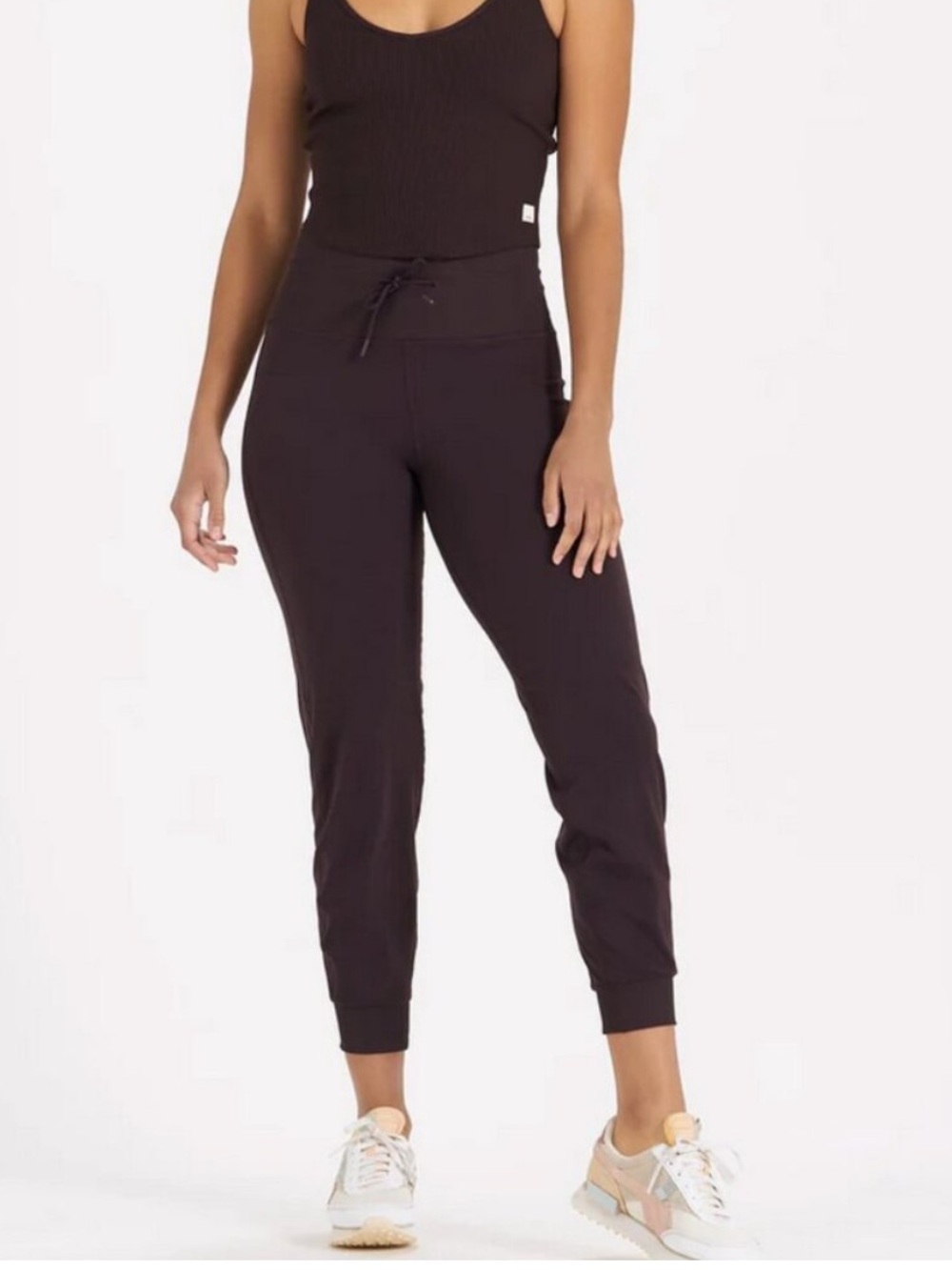 Vuori Women's Daily Jogger in Dark Brown